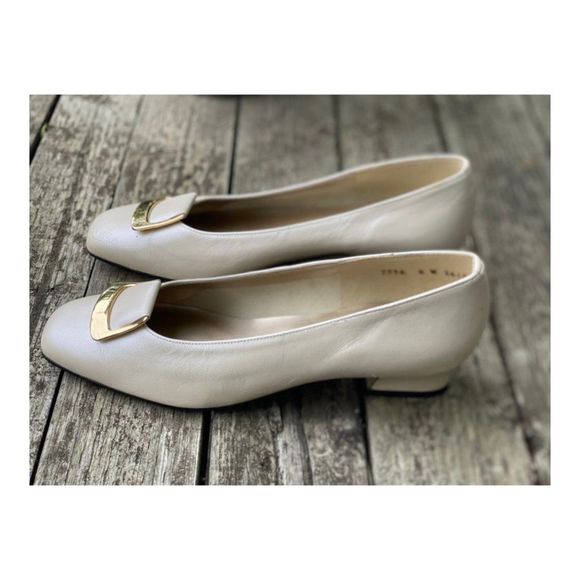 Vintage Magdesians California Pumps Metallic Cream Gold Buckle Square Toe Chunk - Picture 6 of 9